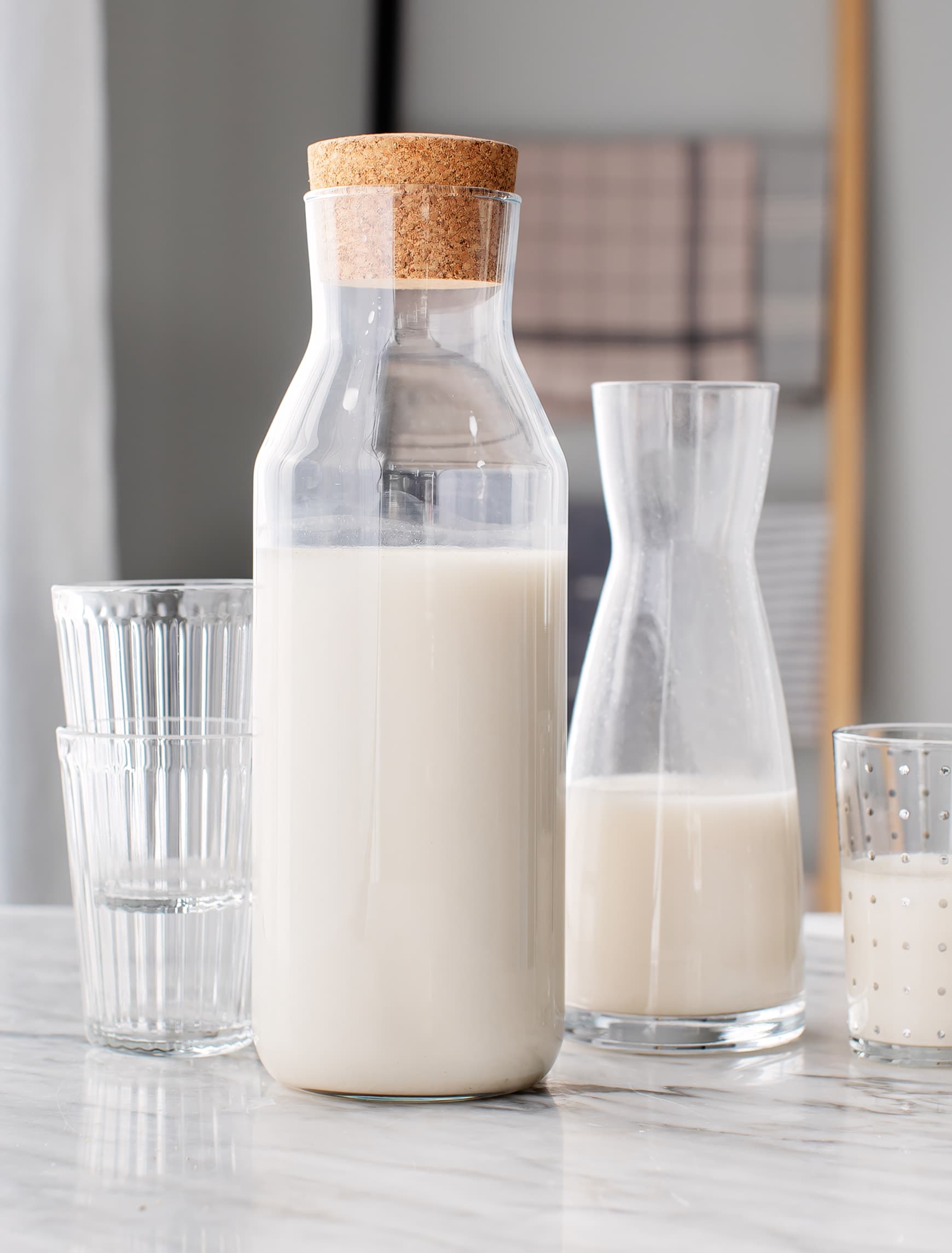 Easy Homemade Oat Milk: Super Creamy, 2 Ingredients